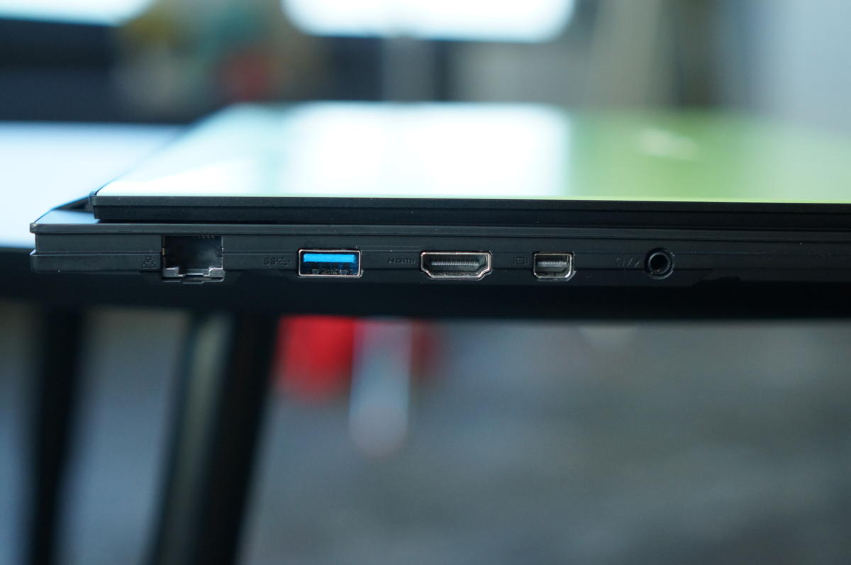 gigabyte aero 15 left ports