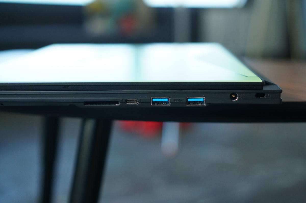 gigabyte aero 15 right ports