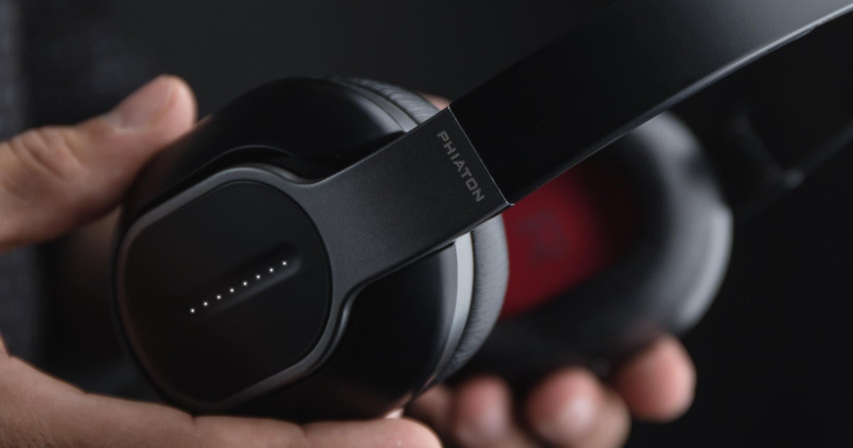 Phiaton's BT460 headphones have a gestgure control pad on the right ear cup.