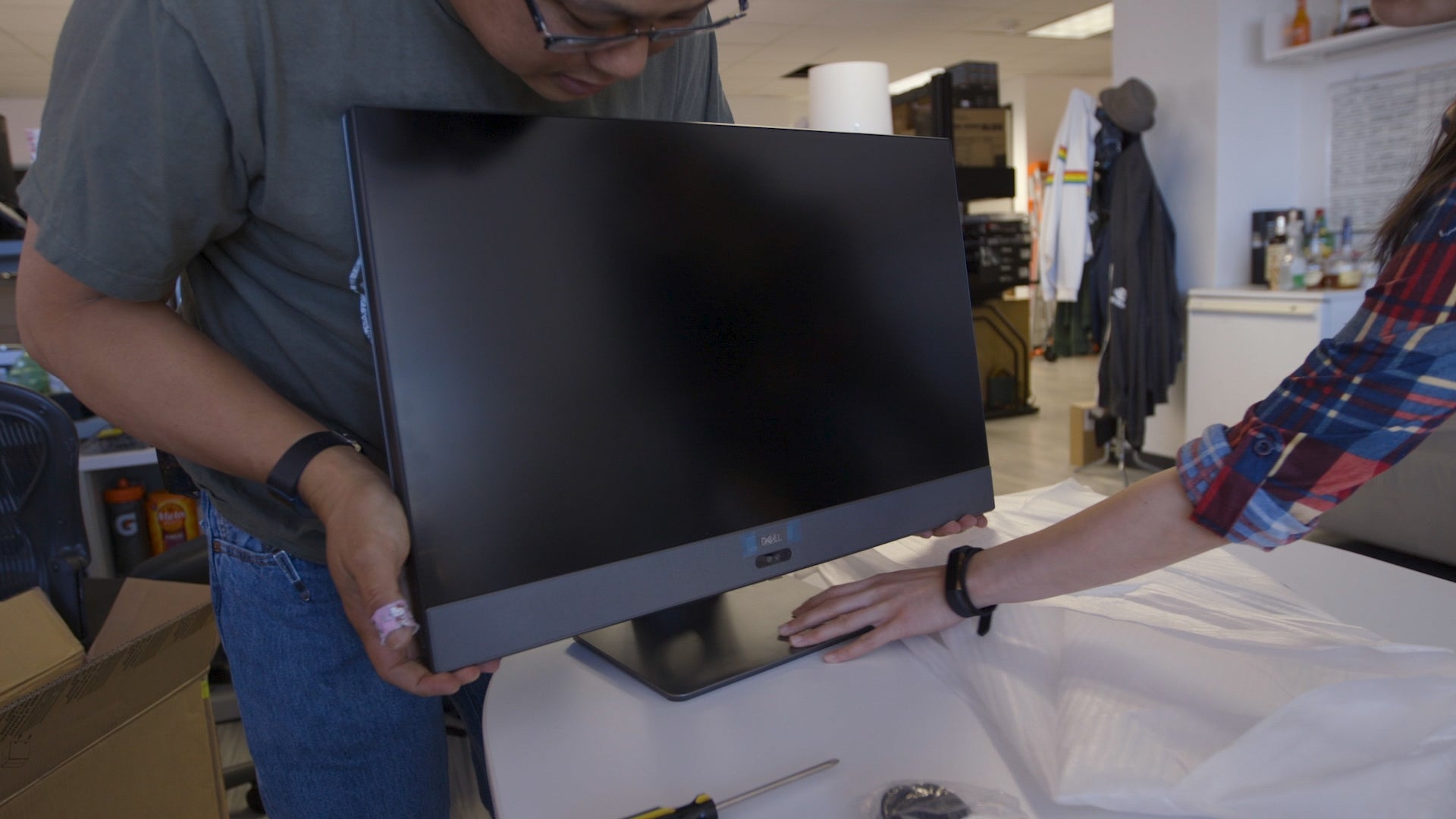 Pour crisis Glare Dell Inspiron 27 7000 All-in-One unboxing (and partial teardown!) | IDG.TV