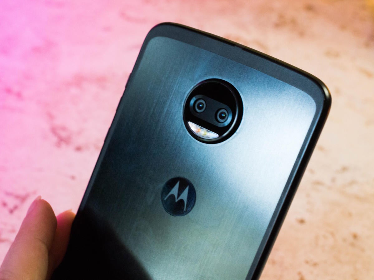 Moto Z2 Force review: A modular phone with very few tricks | PCWorld