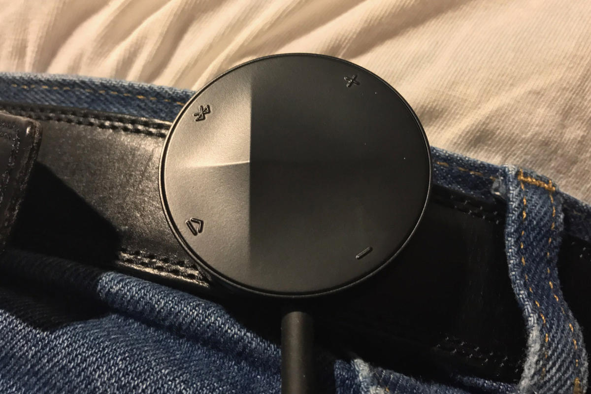 The XB810 fit nicely onto my belt.