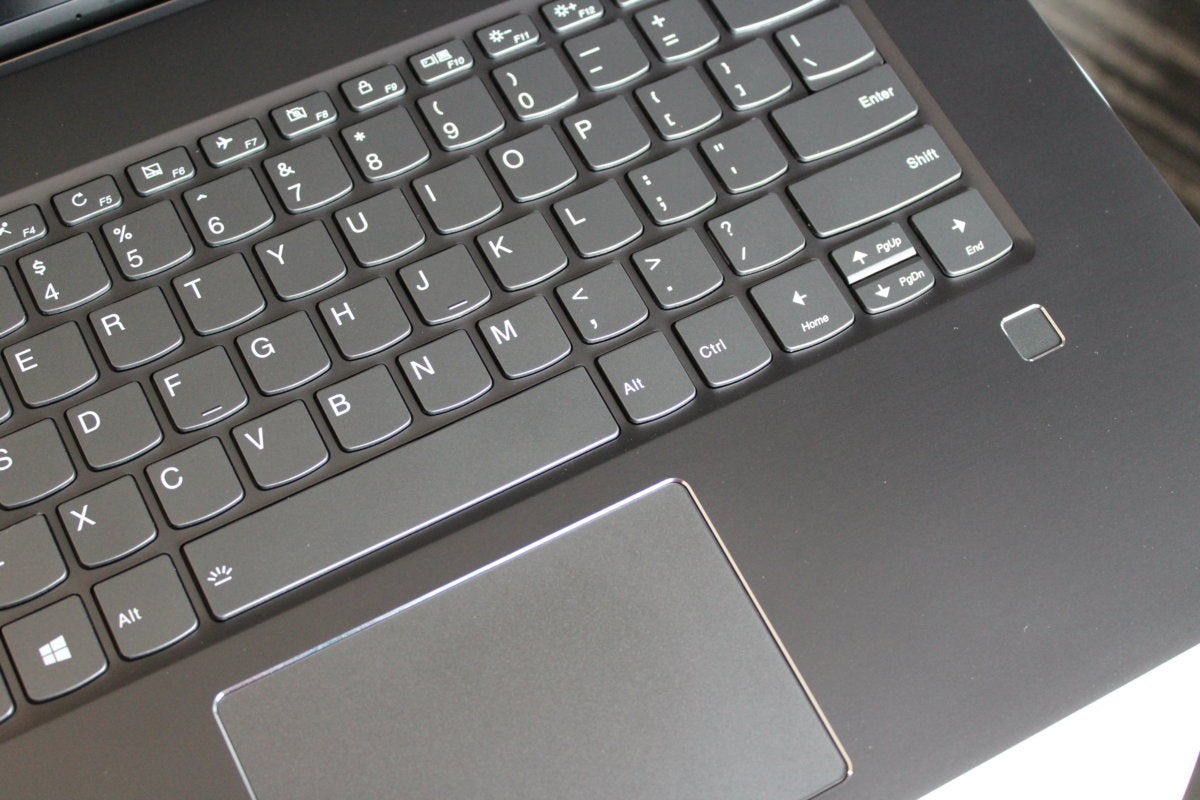 lenovo yoga 720 15 inch keyboard trackpad detail2