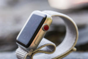 apple watch series 3 red dot