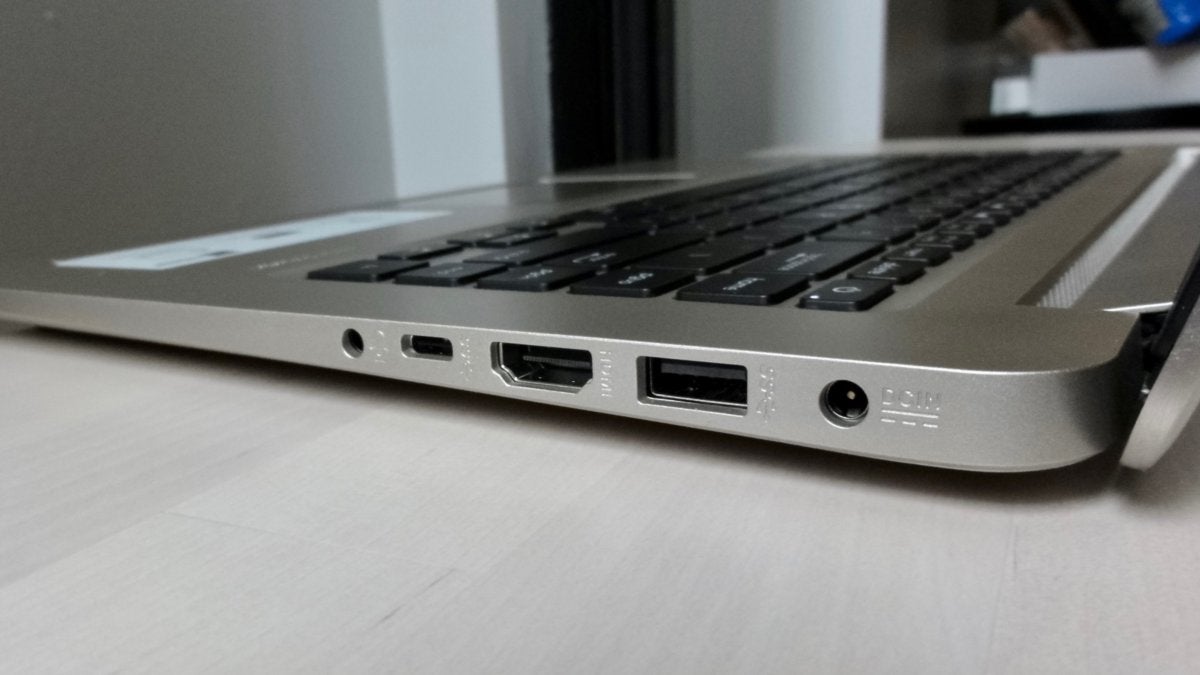 Asus VivoBook S510 right-side ports