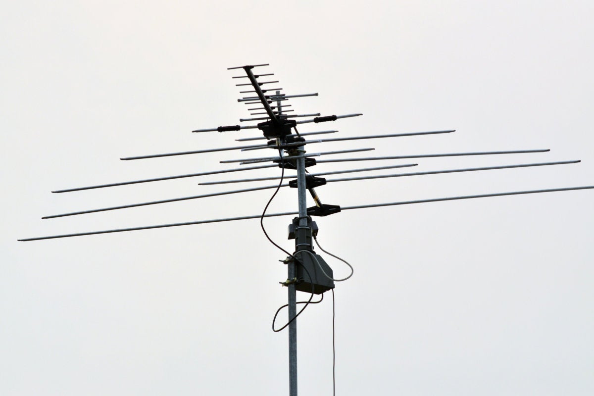 An antenna rotator mounted to an antenna mast
