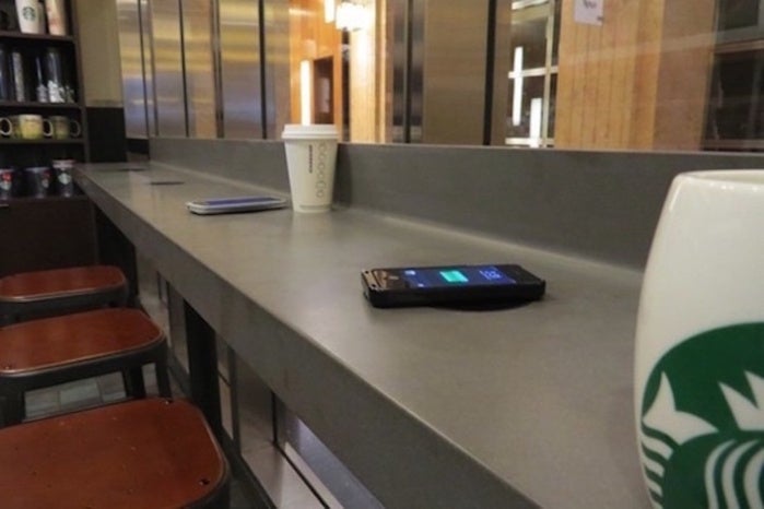 powermat charging starbucks