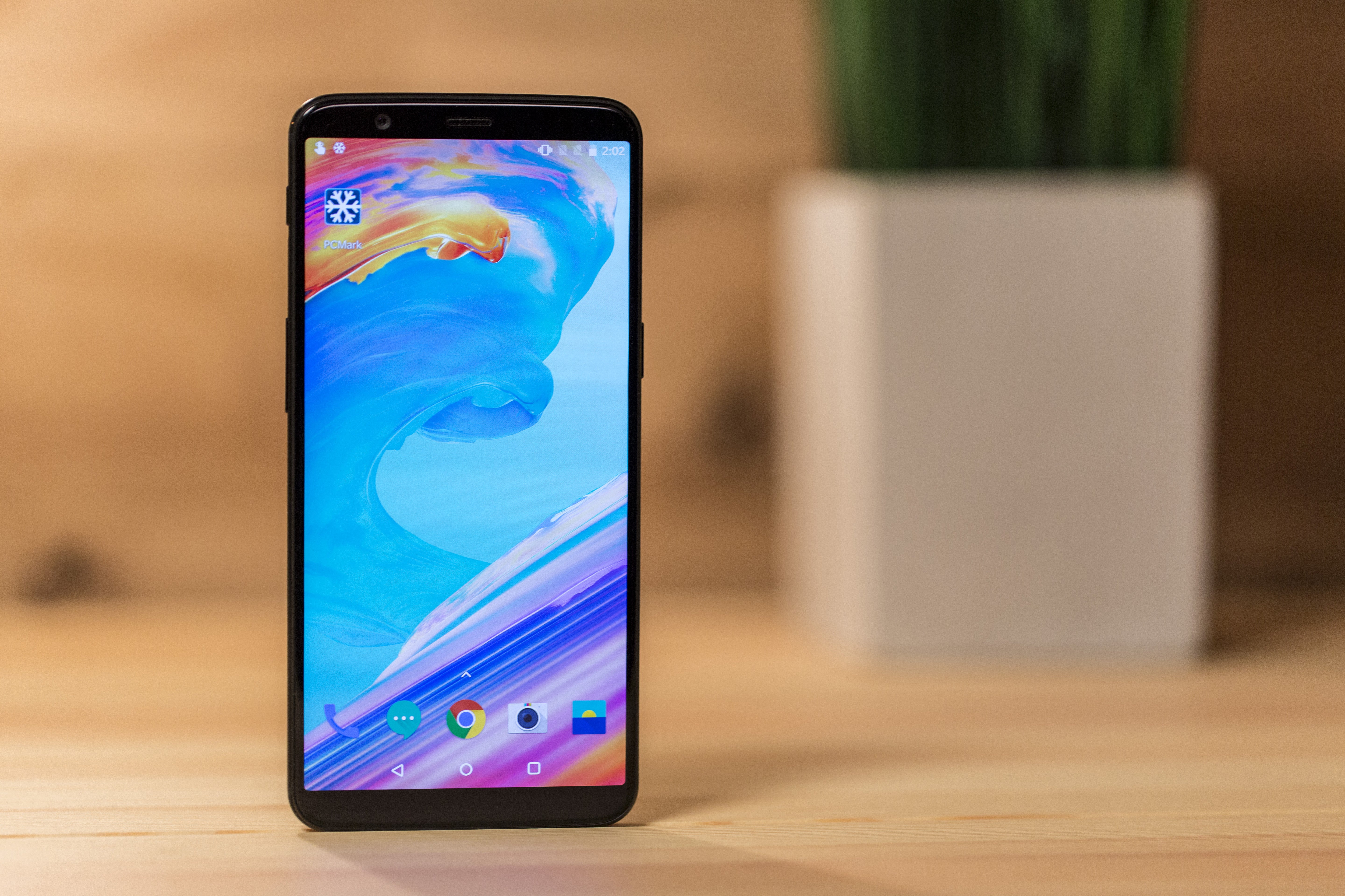 OnePlus 5T review: A $500 mid-range phone with the heart of a $900 ...