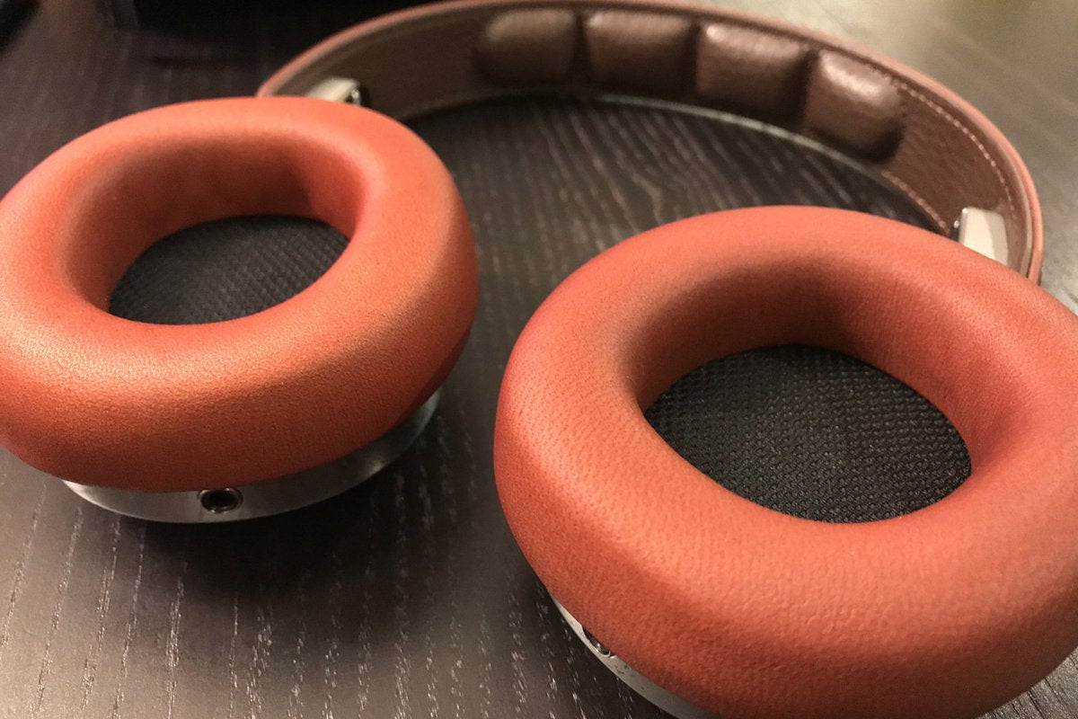 The magnetic ear cups are made of soft lambskin.