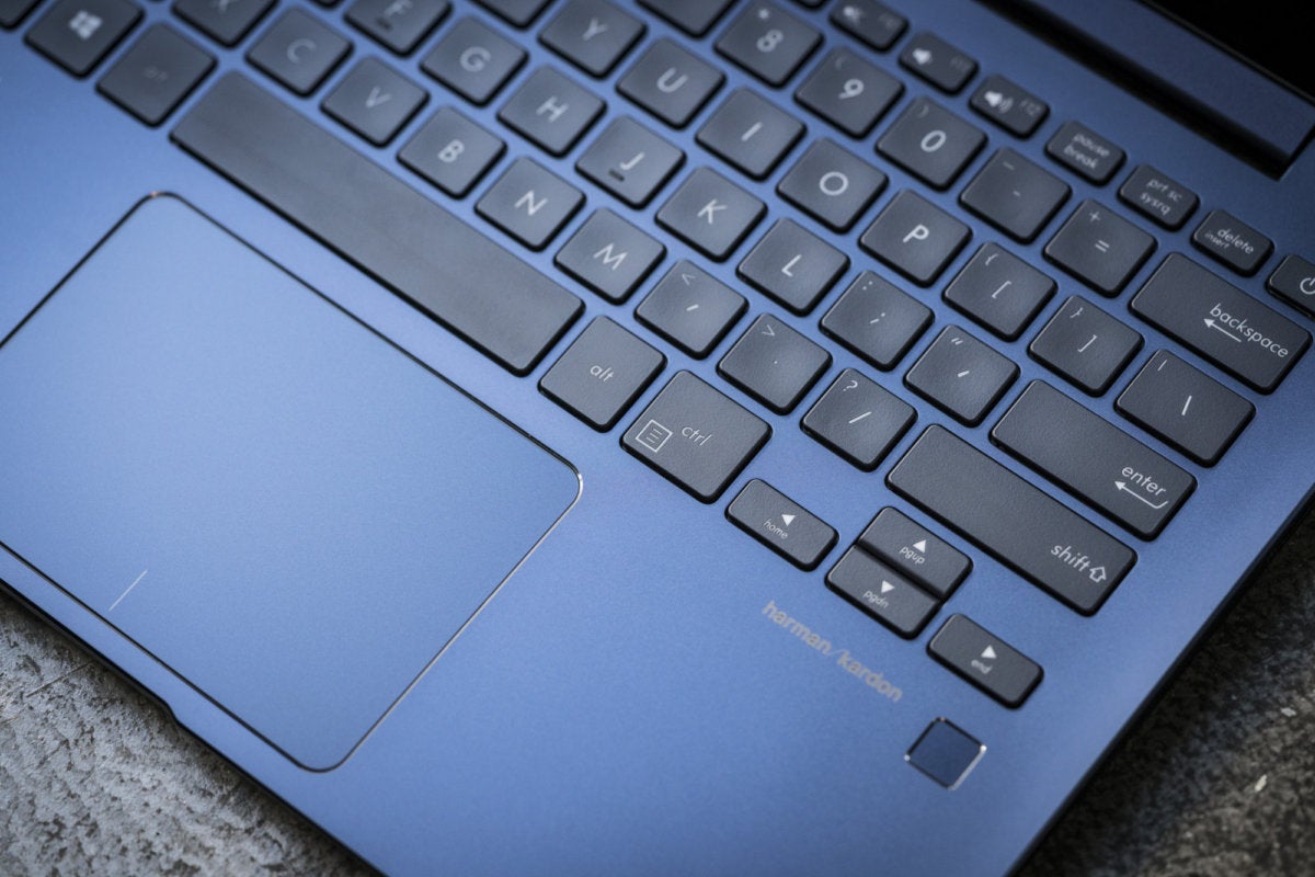 asus zenbook 13 ux331un keyboard detail