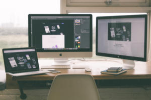 macs desk pexels