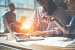 What management risks can cause software outsourcing to fail?