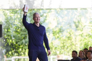 tim cook billionth iphone