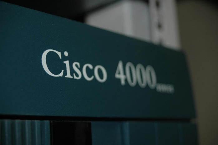 Does the Cisco 4000 router series redefine the role of routers?