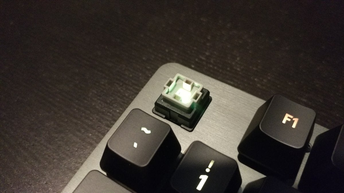 Logitech G513