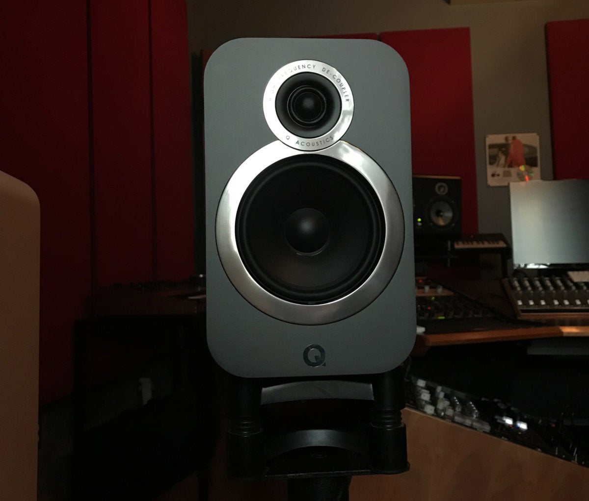 Chrome accents around each driver create a stylish flair to the speakers