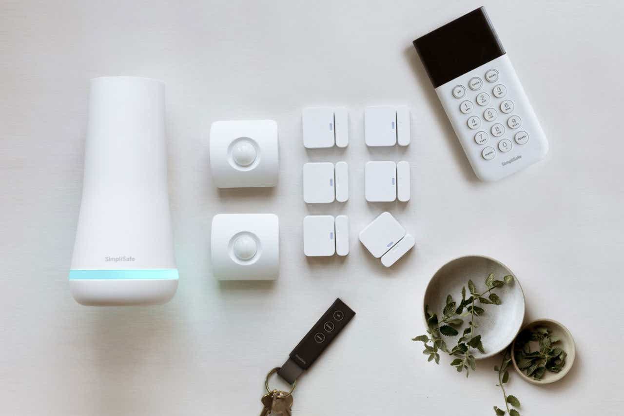 SimpliSafe The Essentials -- Best DIY home security system, second runner-up 