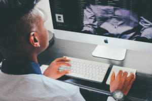 imac user pexels