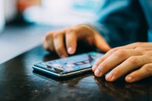 Spyware vendors use exploit chains to take advantage of patch delays in mobile ecosystem