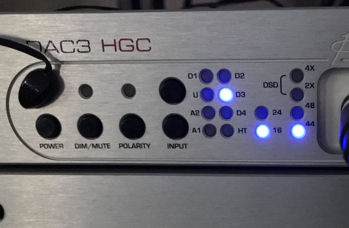 There’s no display panel on the DAC3. Inputs and music file properties are indicated with LEDs.