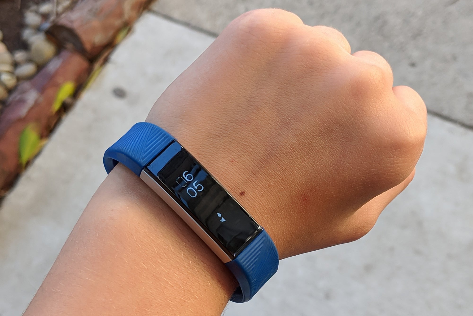 How To Change Background On Fitbit Ace 2