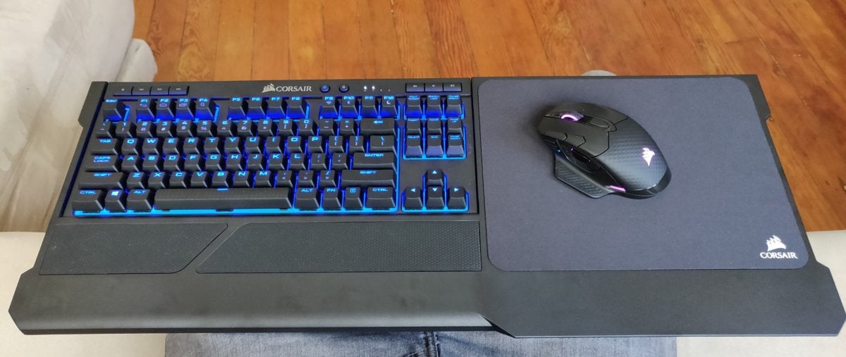 Corsair K63 Lapboard: jouer sur PC depuis son canapé - digitec