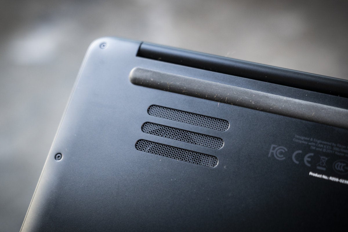 razer blade stealth bottom vents