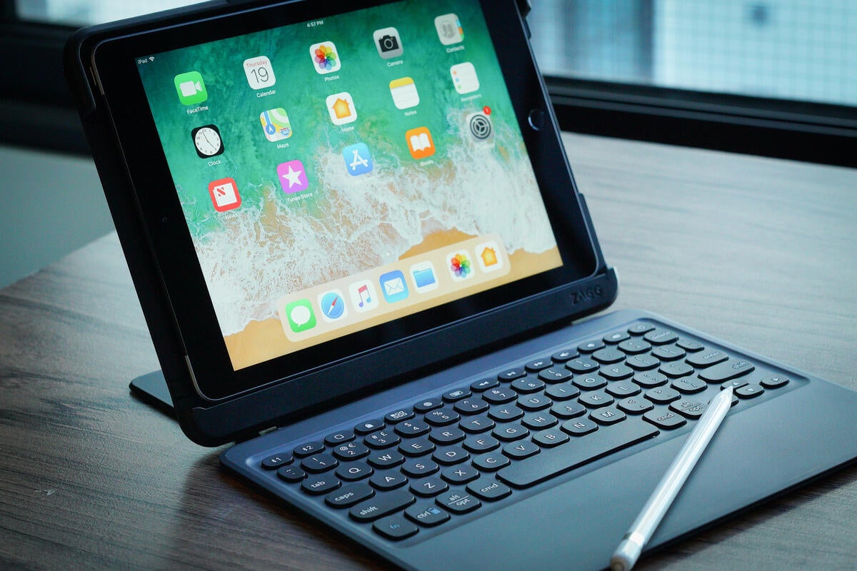 Zagg Nomad Book review: An iPad keyboard case that tries ...