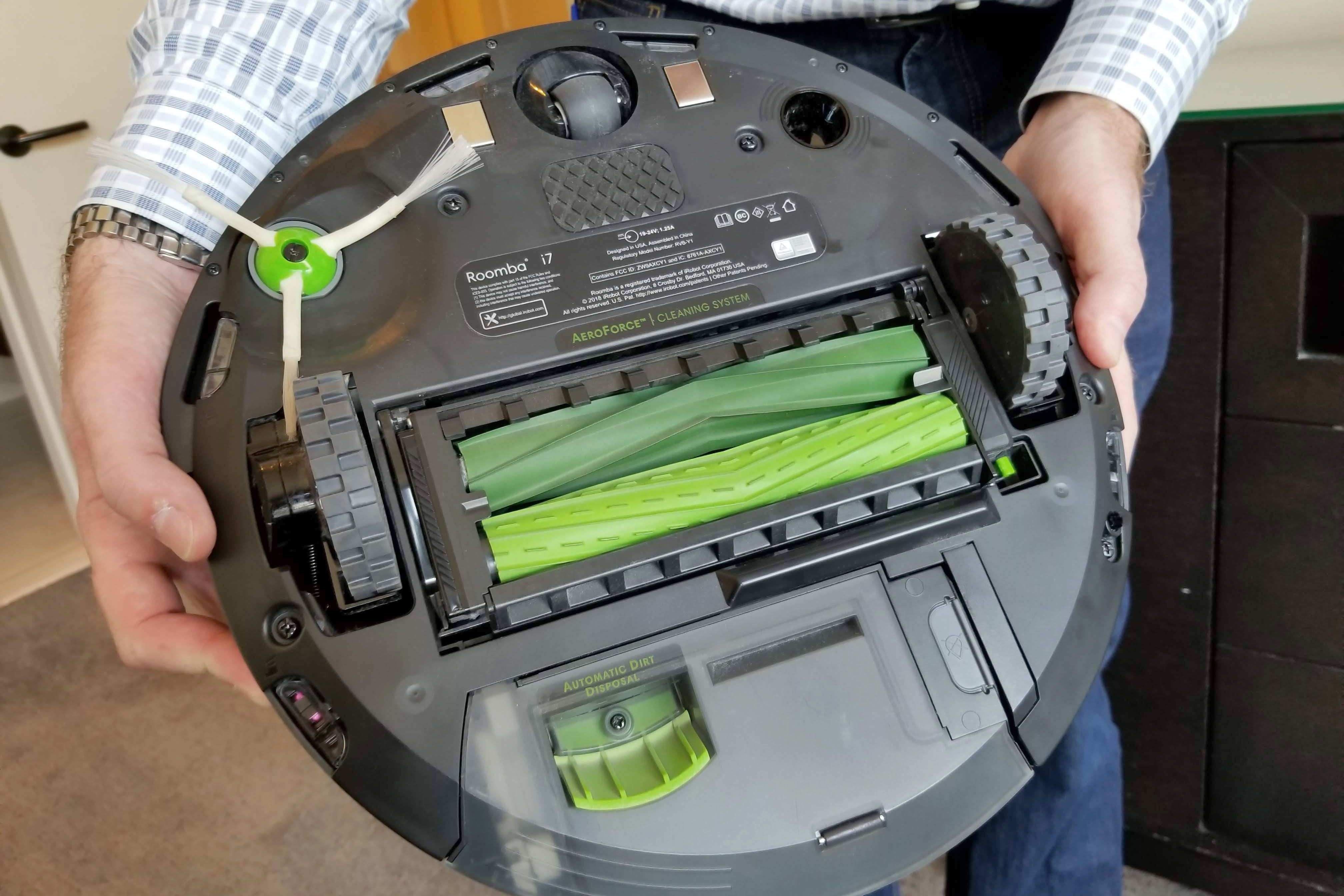 iRobot's Roomba i7+ is so smart it empties its own dirt