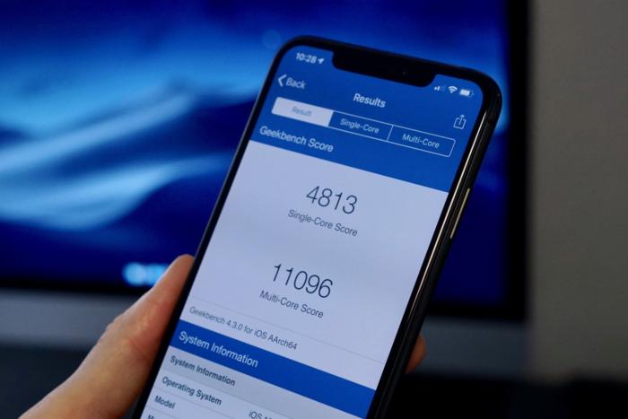 photo of iPhone XS benchmarks: The fastest gets faster (and lasts longer, too) image