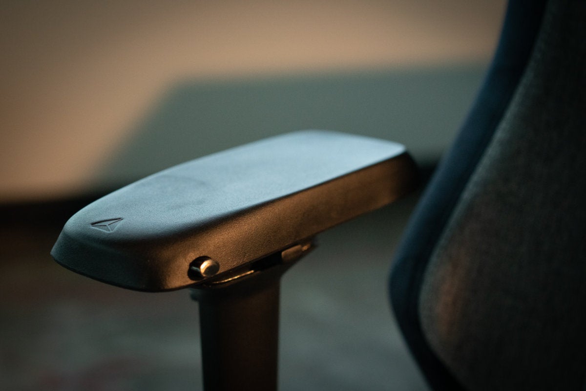 secretlab softweave omega armrests