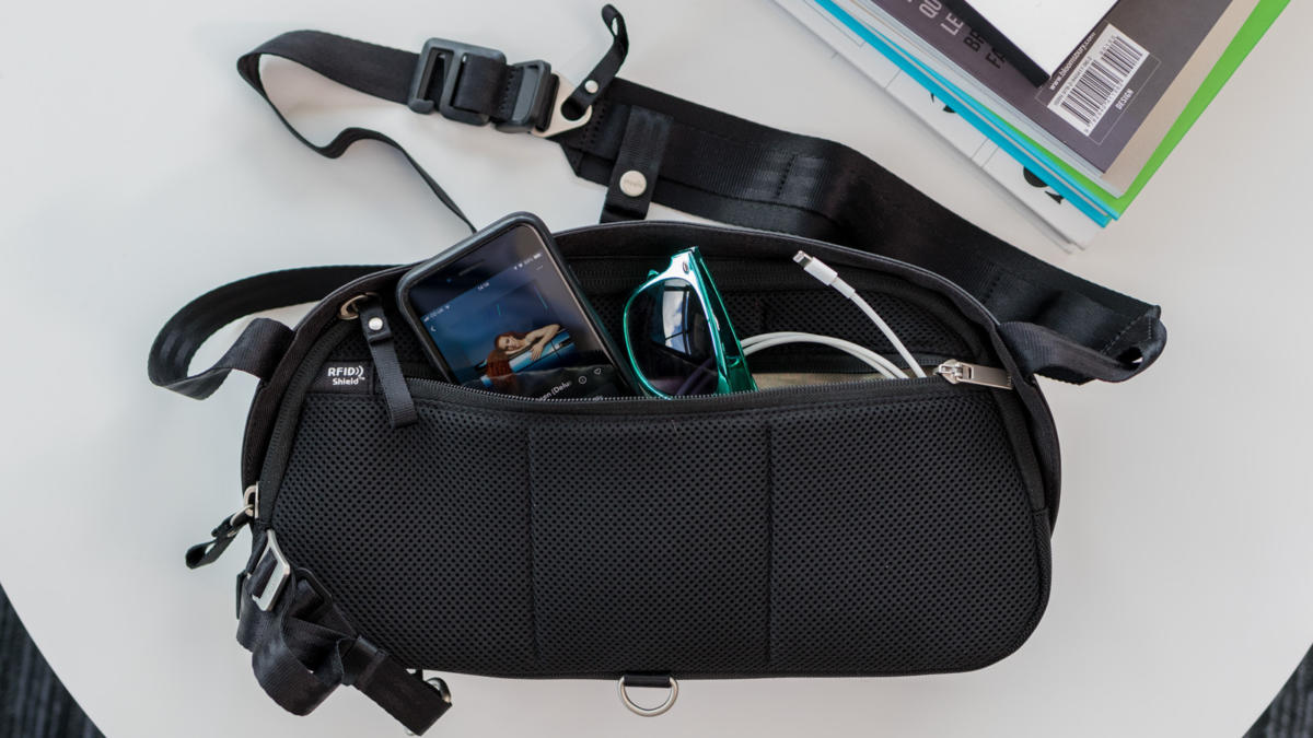 moshi tego slingpack 1