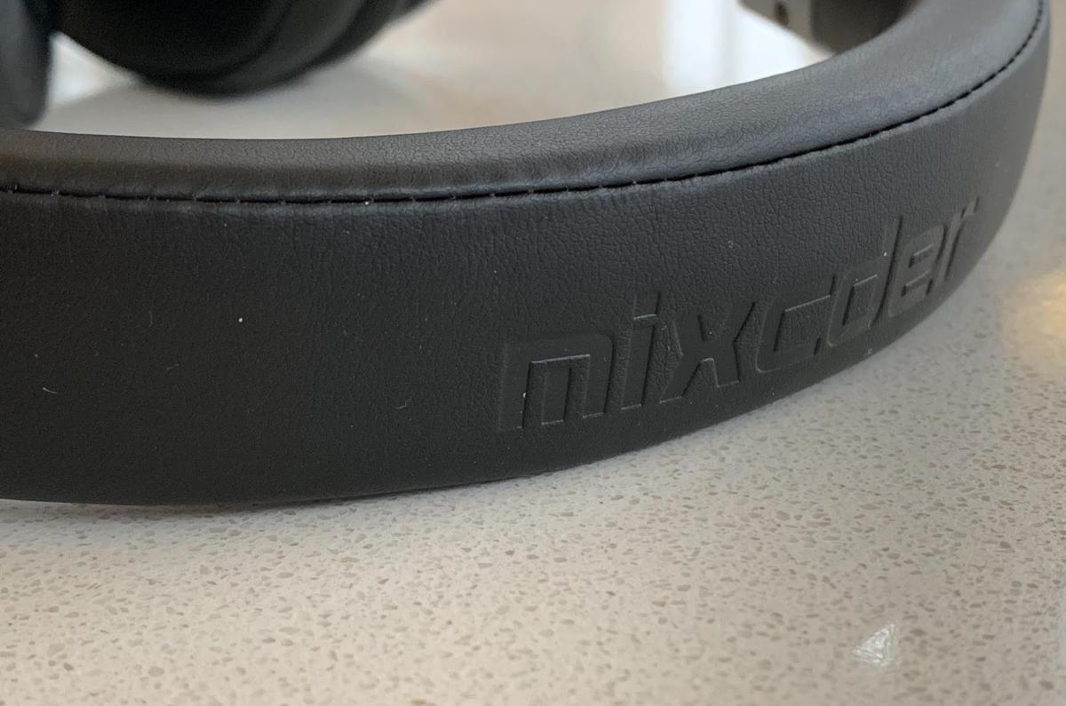Mixcder E7 headband detail.