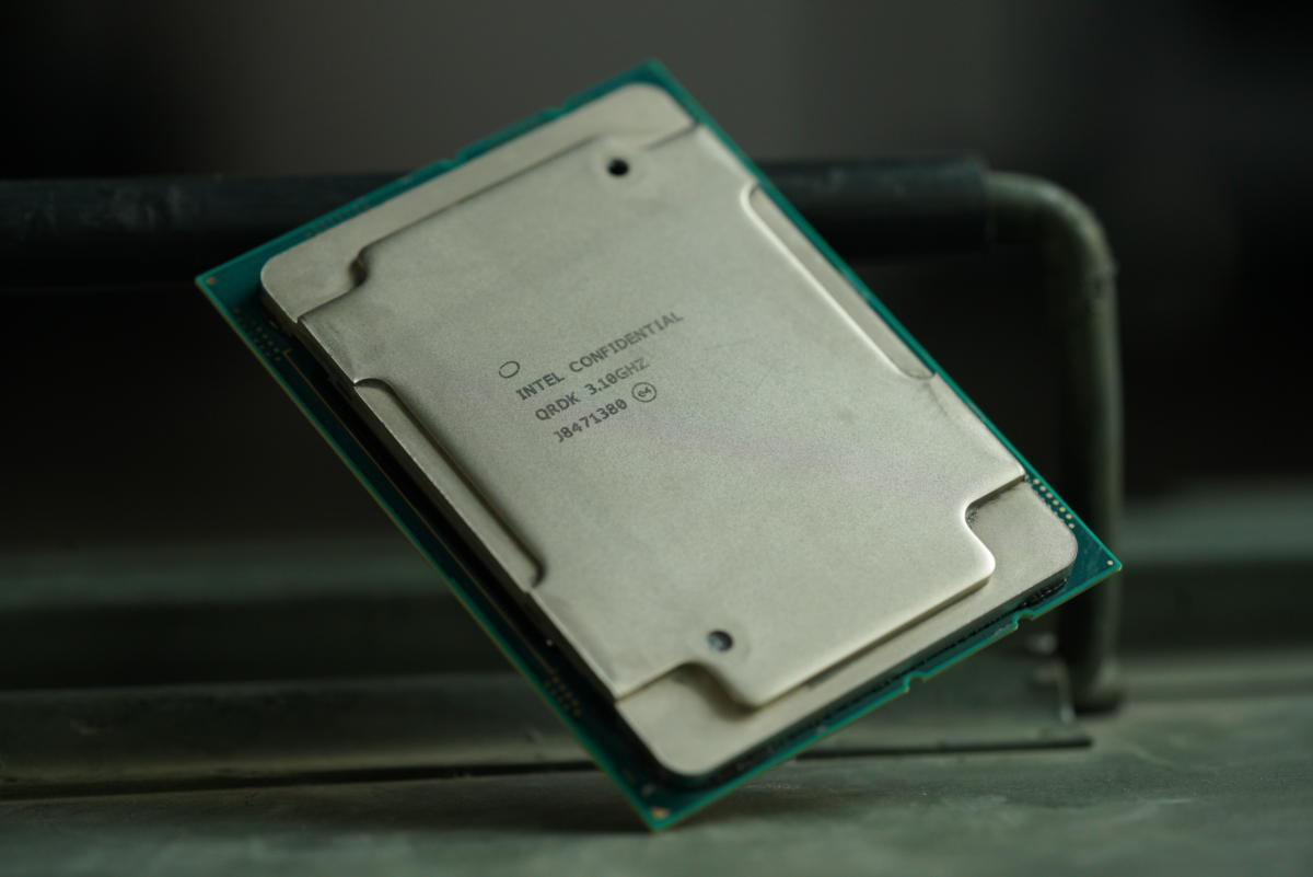 Xeon W-3175X 28-core Intel CPU
