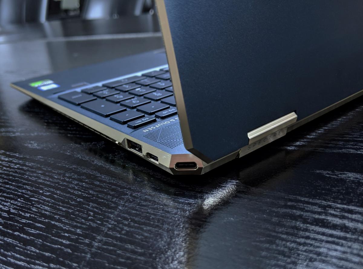 HP Spectre x360 15 (late 2018) corner better