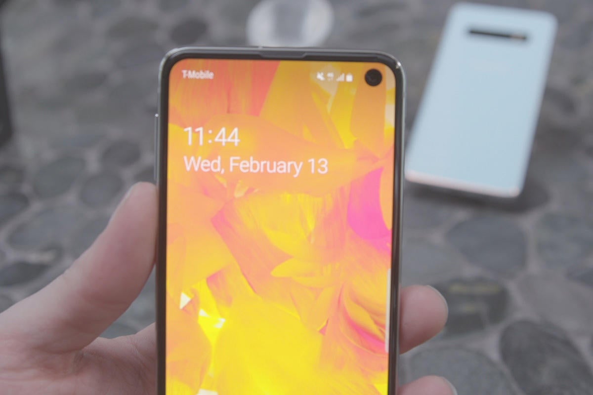 galaxy s10e front