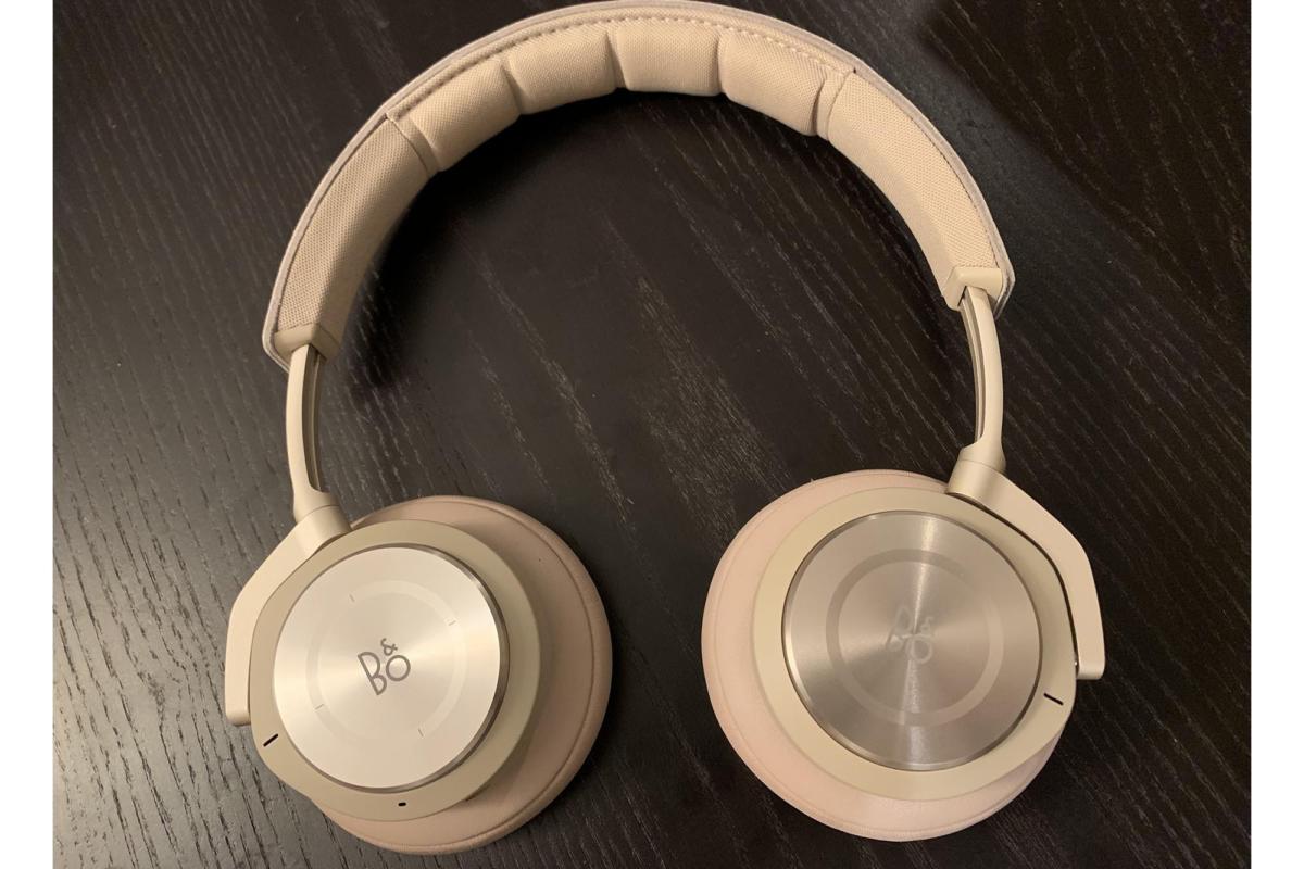 The Bang & Olufsen H9i ANC headphones in natural color.