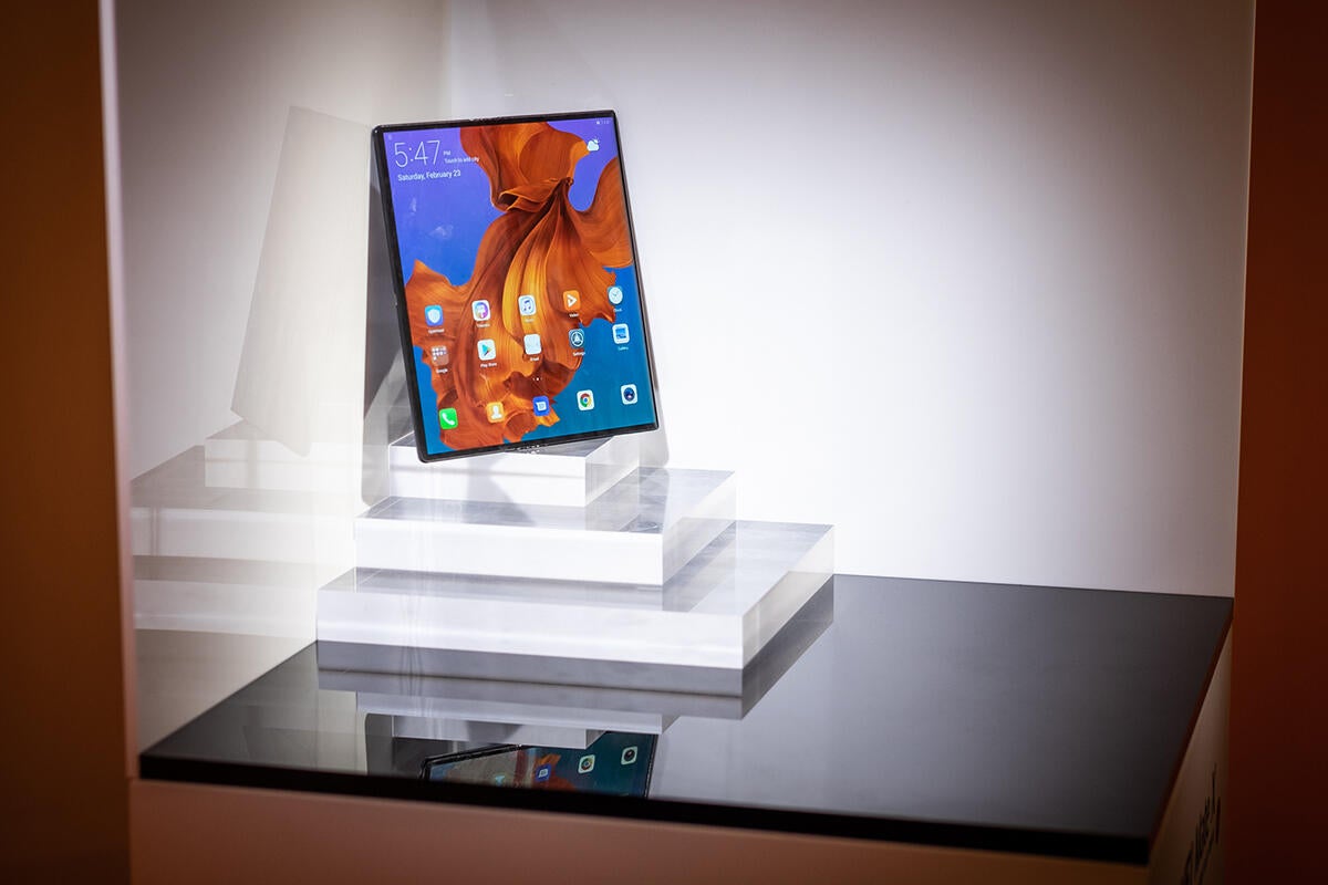 Huawei Mate X hands-off: I saw the latest folding phone, but once again I couldn't touch it