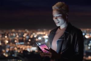 samsung video folding phone