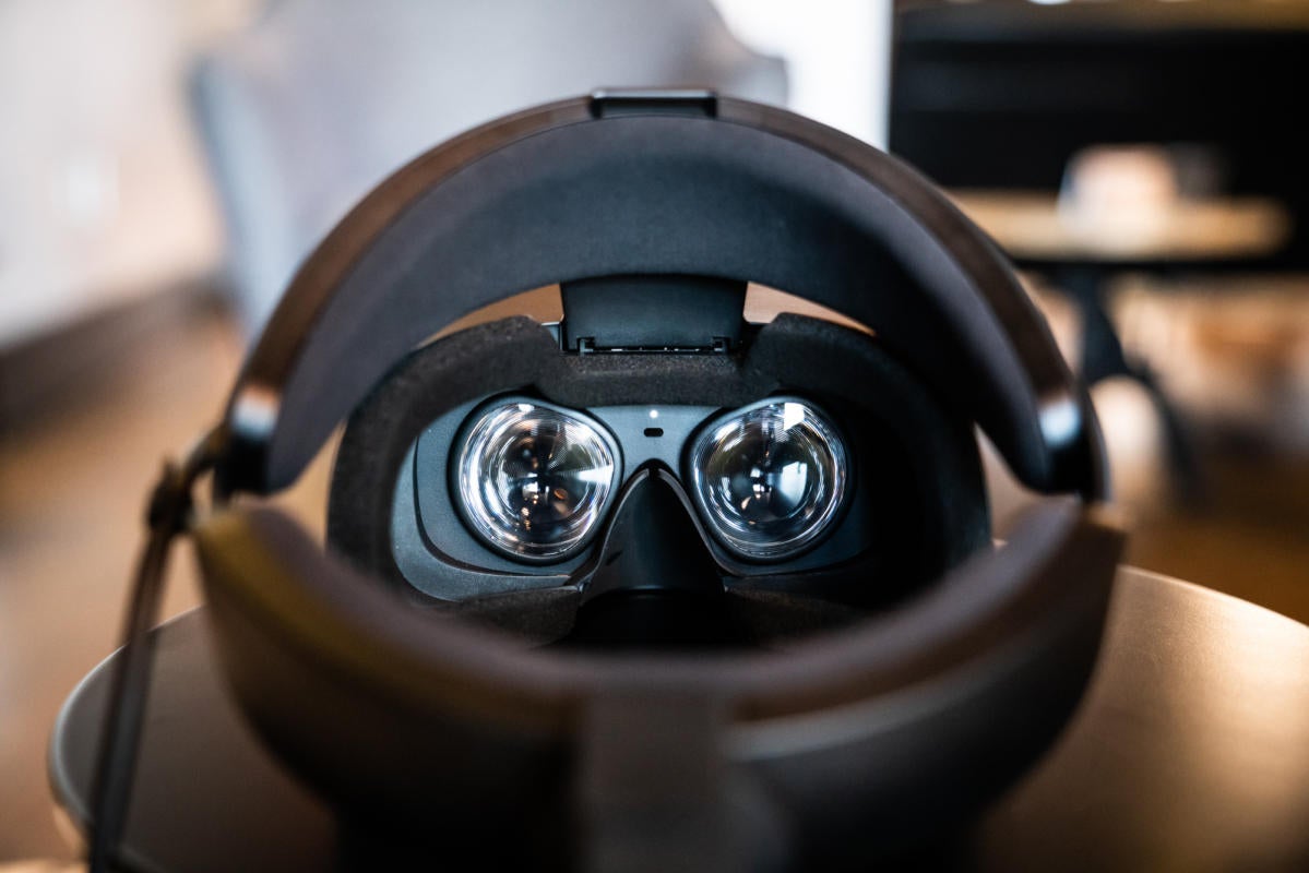 Hands On The 399 Oculus Rift S Kicks Off The Next Gen Of Pc Based Vr By Appealing To The