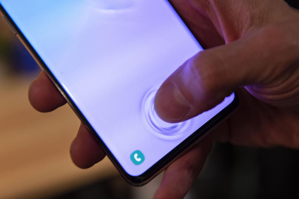 photo of Fingerprint scanner face-off: Samsung Galaxy S10+ vs OnePlus 6T vs Galaxy S9 vs Apple's iPhone image