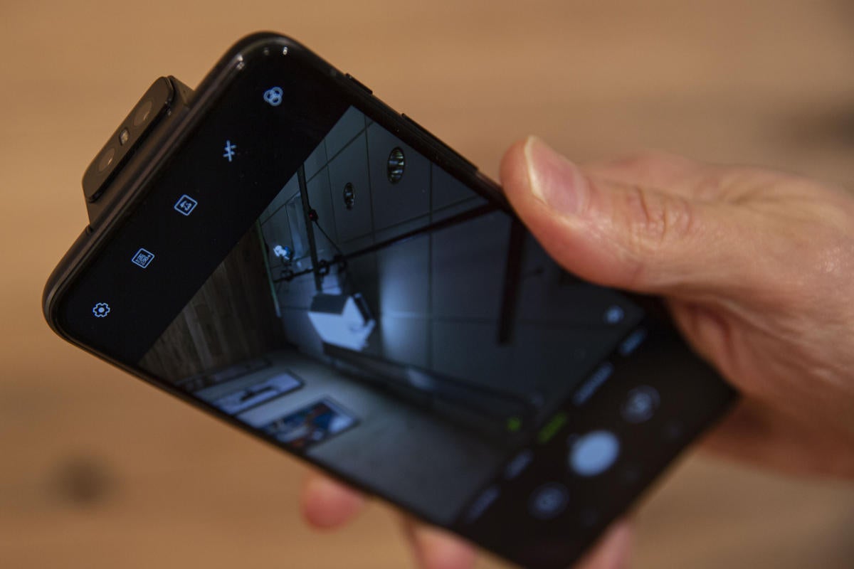 Asus Zenfone 6 Hands On Flipping The Script To Take On The Oneplus 7 Pro Pcworld