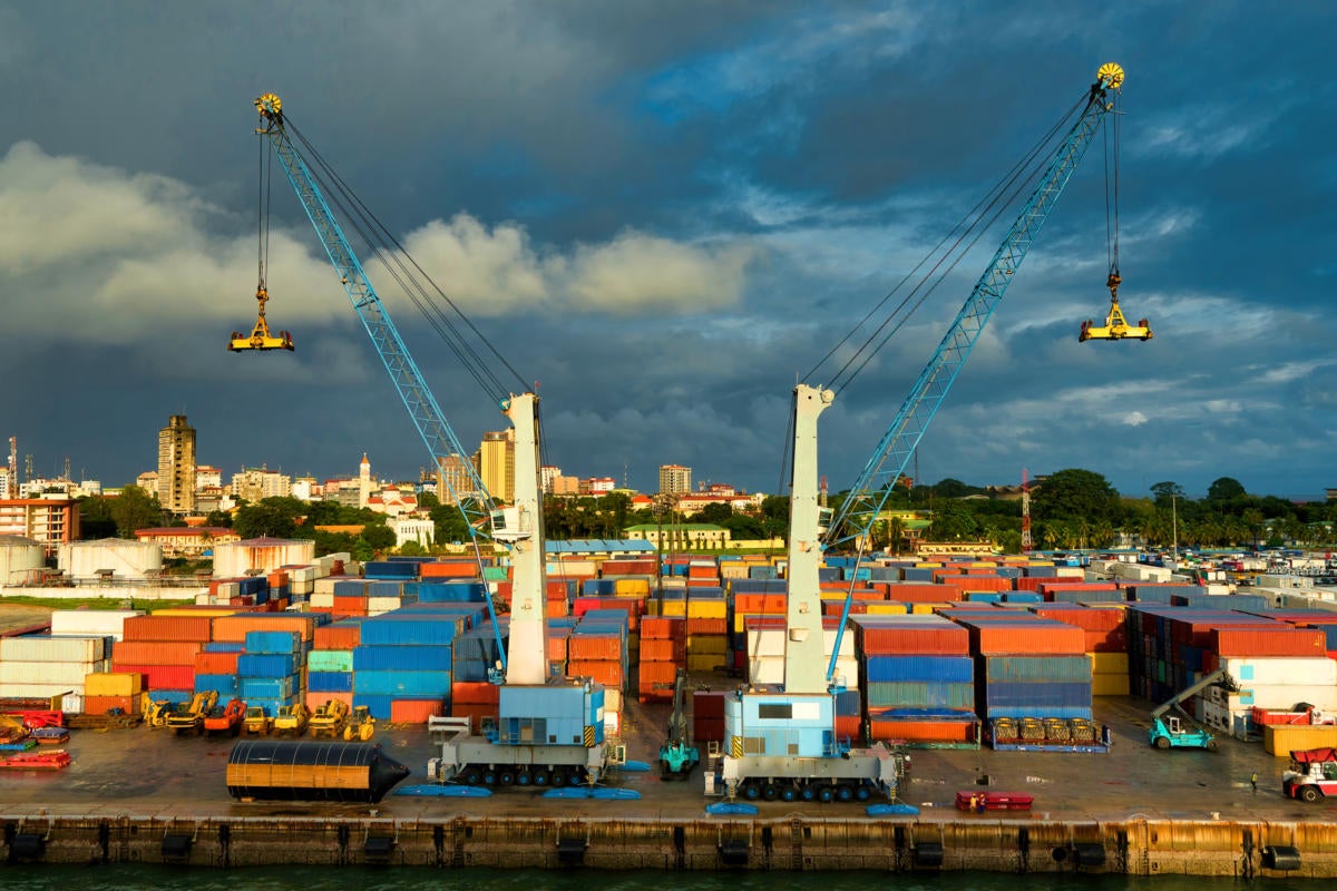 Africa  >  Guinea  >  Conakry  >  harbor / harbour / shipping containers / cranes