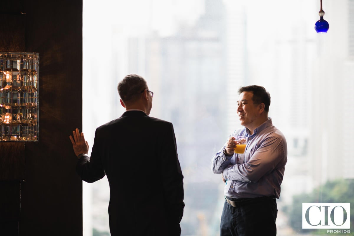 Welcome drinks at the CIO ASEAN roundtable discussion on ‘Using AI to unlock powerful data insights'.