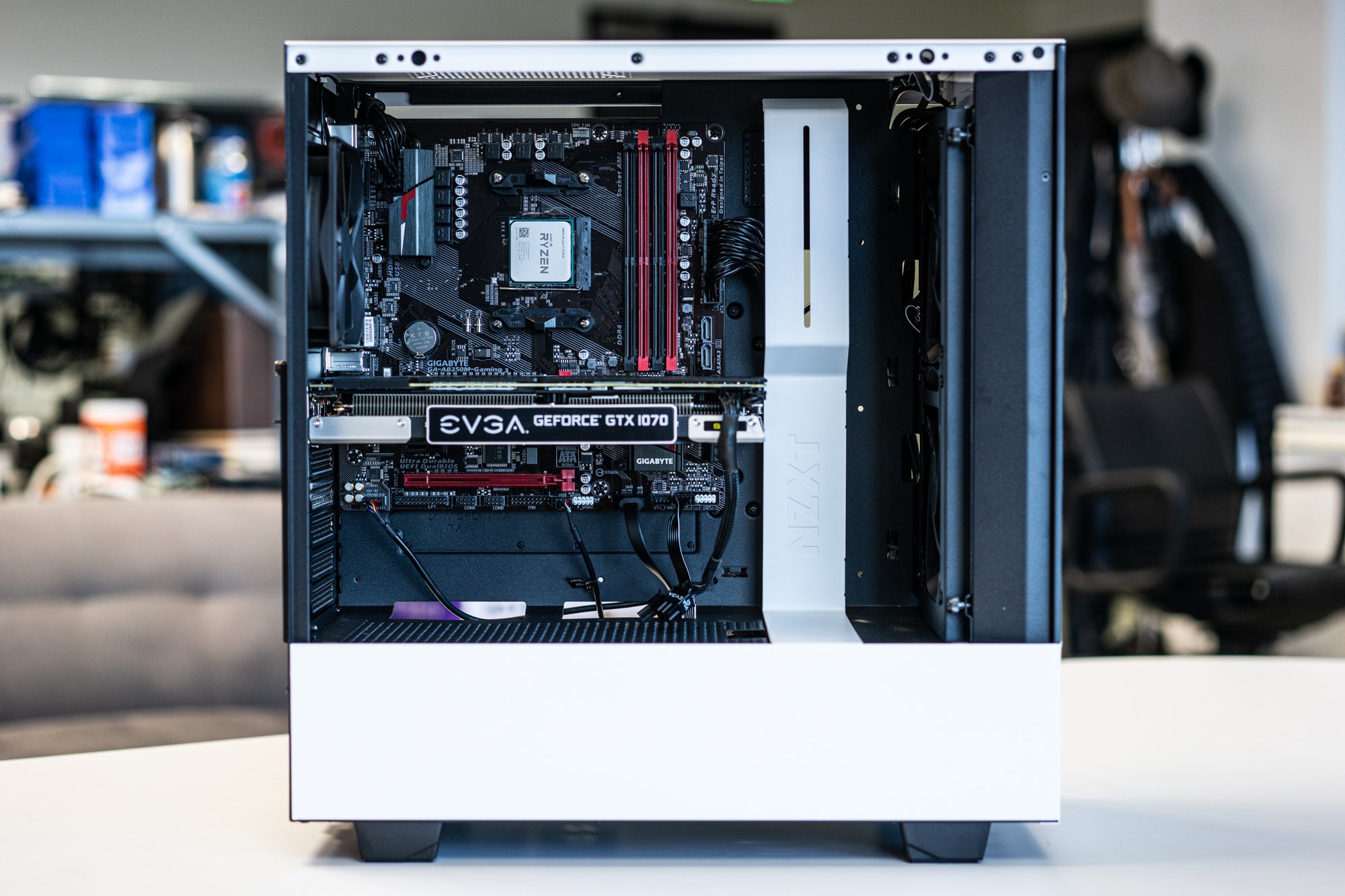 hands-on-nzxt-s-compact-h510-elite-blends-sleek-rgb-infused-looks-with