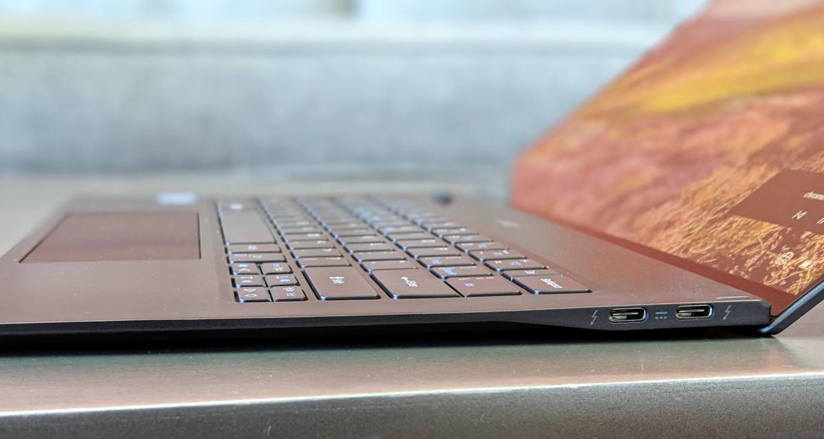 Acer Swift 7 juillet 2019 côté droit 2 portrait