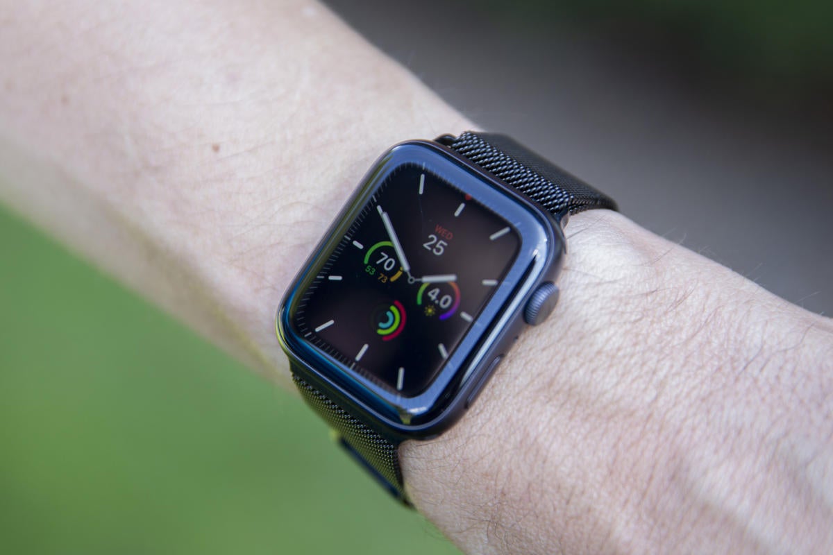 apple watch series 5 wearing