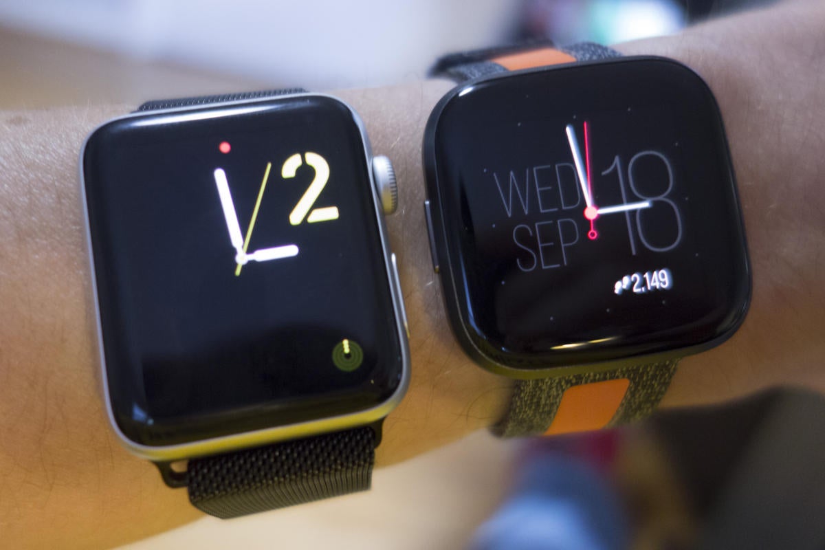 differences between fitbit and apple watch