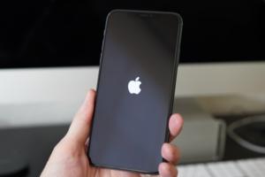 iphone 11 pro logo