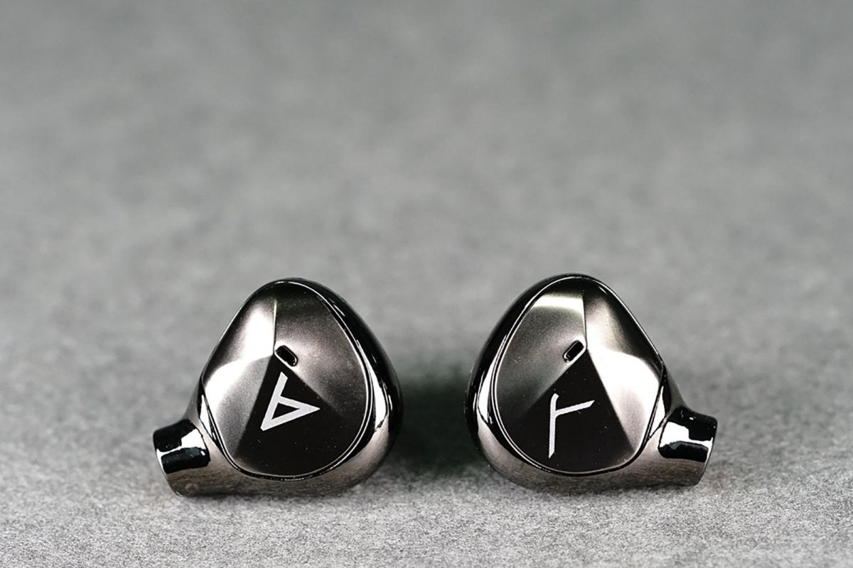 Detail view of the T9iE sans ear tips.